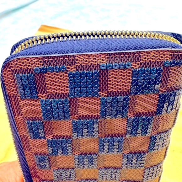 Louis Vuitton Limited Edition 3D effect sequin damier - Picture 5 of 11